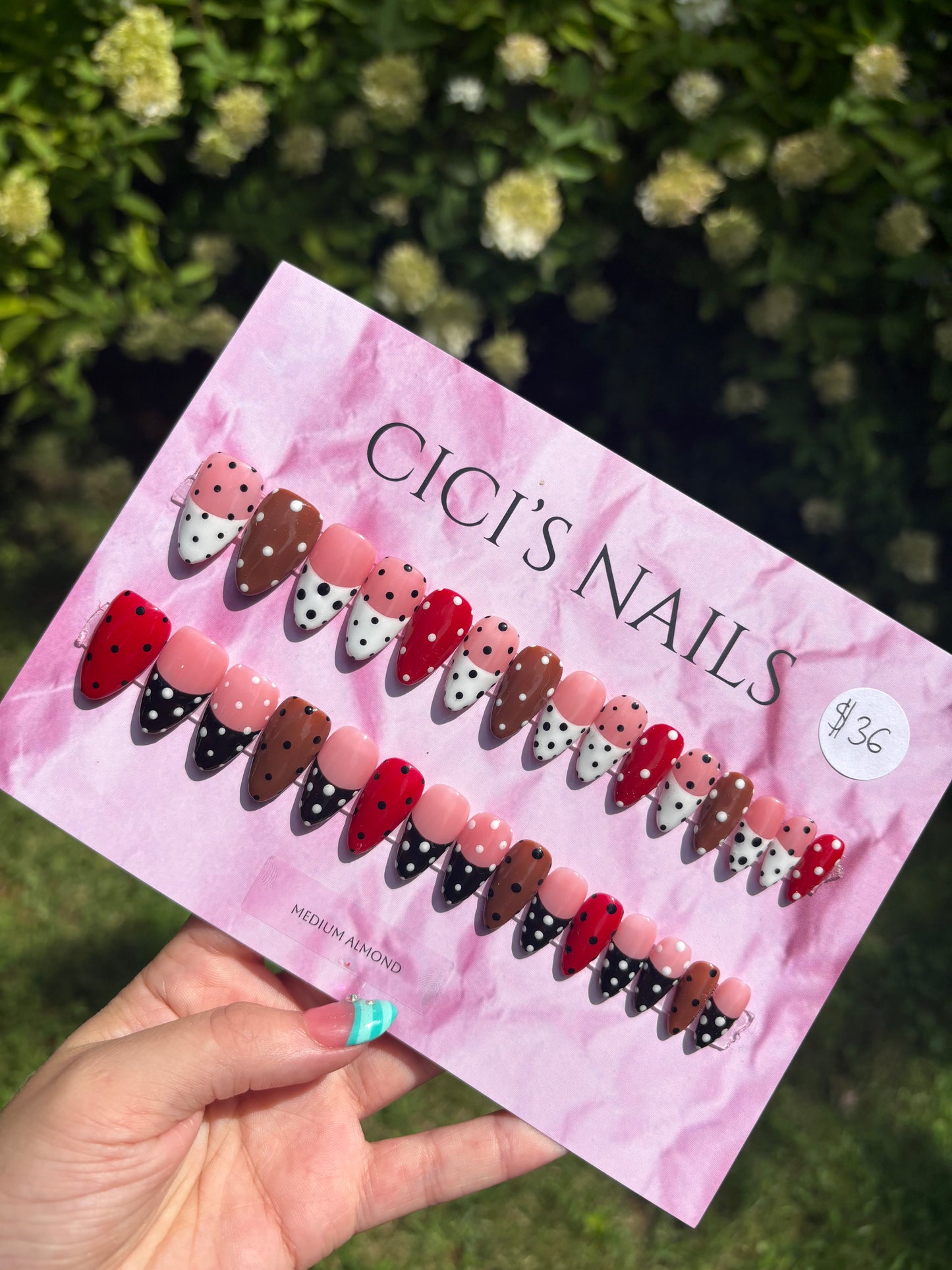🔴⚫️⚪️ medium almond one size fits all
