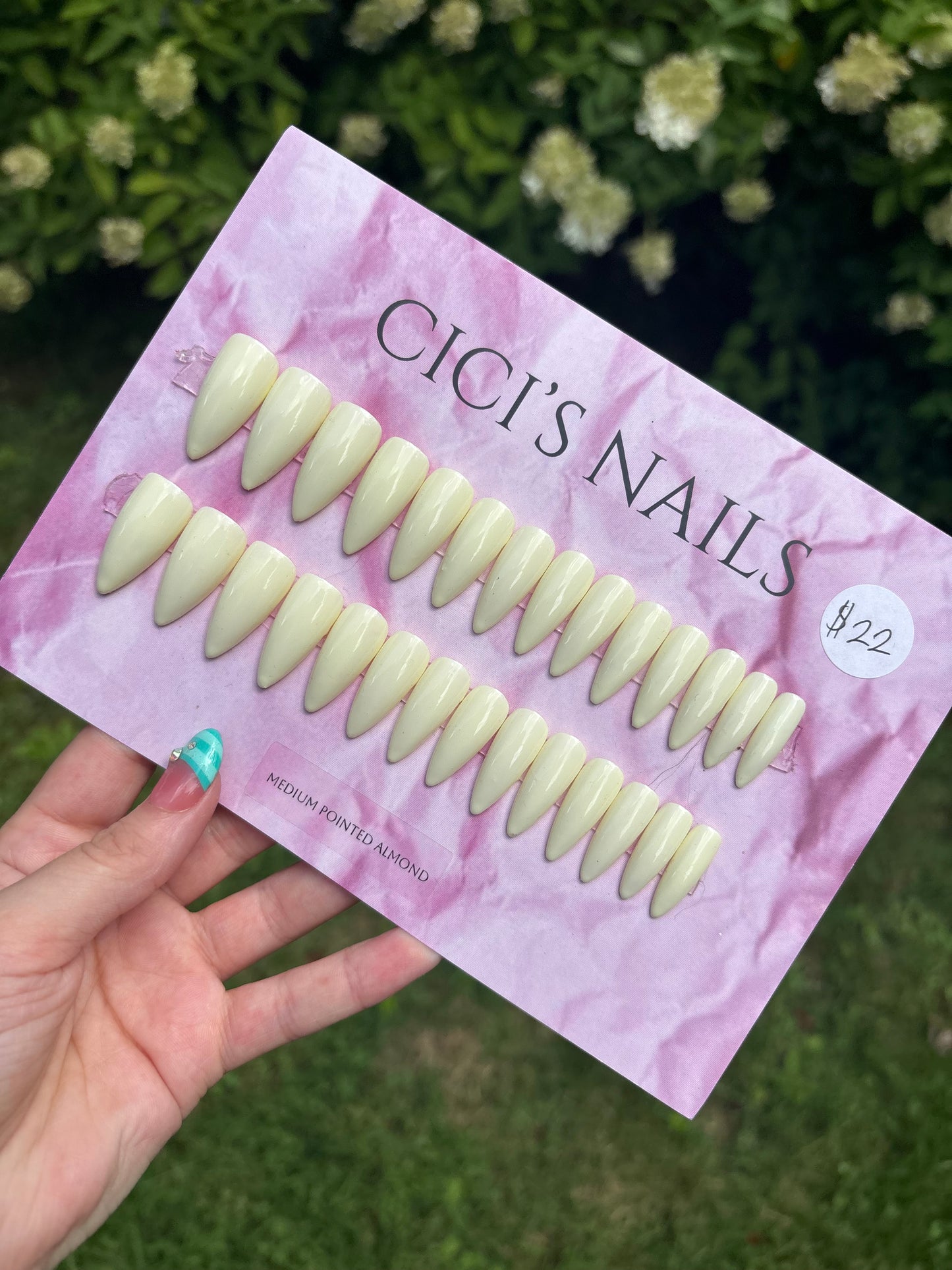 Baby yellow🍯 medium pointed almond/stiletto one size fits all