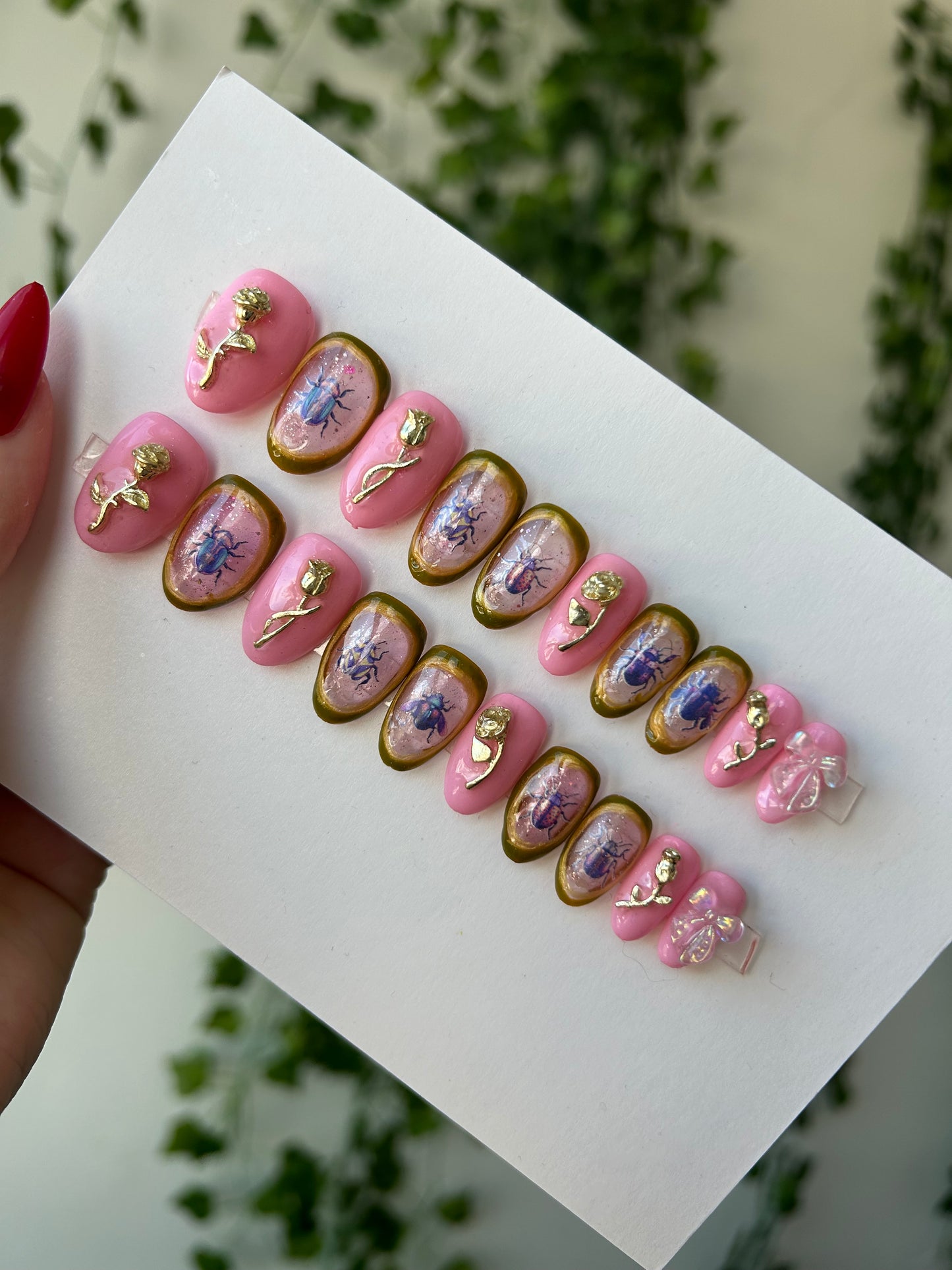 Rosy bug Glass🌹 short almond one size fits all