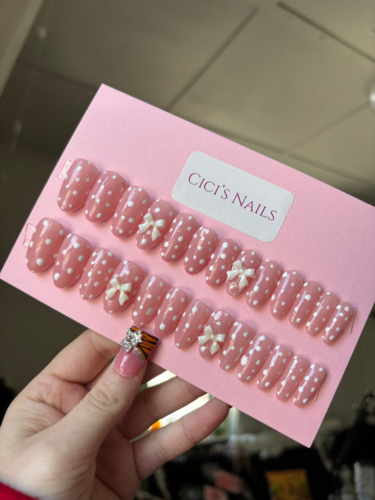 Dotted🤍 medium round one size fits all