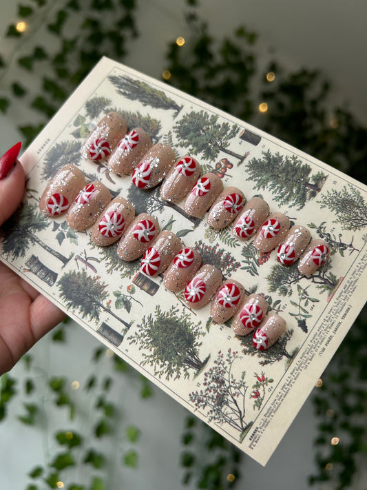 Peppermints🍬🤍❤️ short round one size fits all