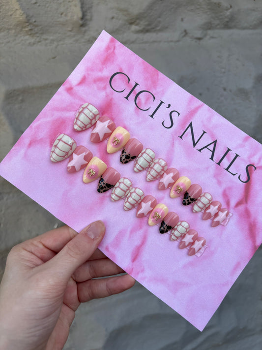 ⭐️💗 short almond one size fits all