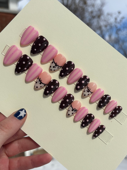 🩷🤎🎀 short almond one size fits all