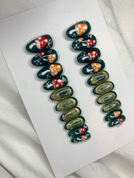 Bugs and mushroom glass🪲🍄💚🔎 medium round one size fits all